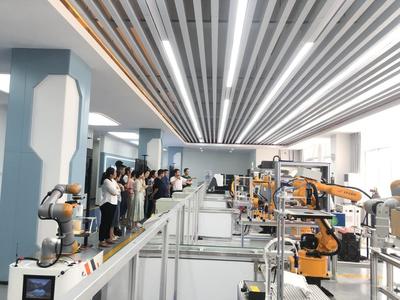 學(xué)校圓滿完成智能制造創(chuàng)新工廠系統(tǒng)集成與應(yīng)用師資班培訓(xùn)，助力人工智能行業(yè)應(yīng)用系統(tǒng)集成服務(wù)人才培養(yǎng)